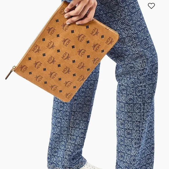 MCM Visetos monogram zip pouch with leather crossbody strap - Picture 4 of 9